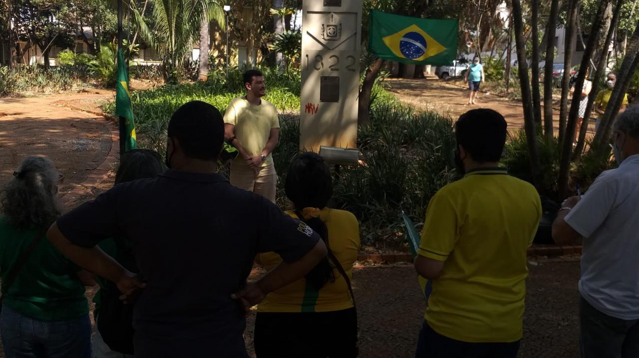 Foto 21 de 31 — Manifestantes fazem ato pró-Bolsonaro na Praça da Independência; veja imagens